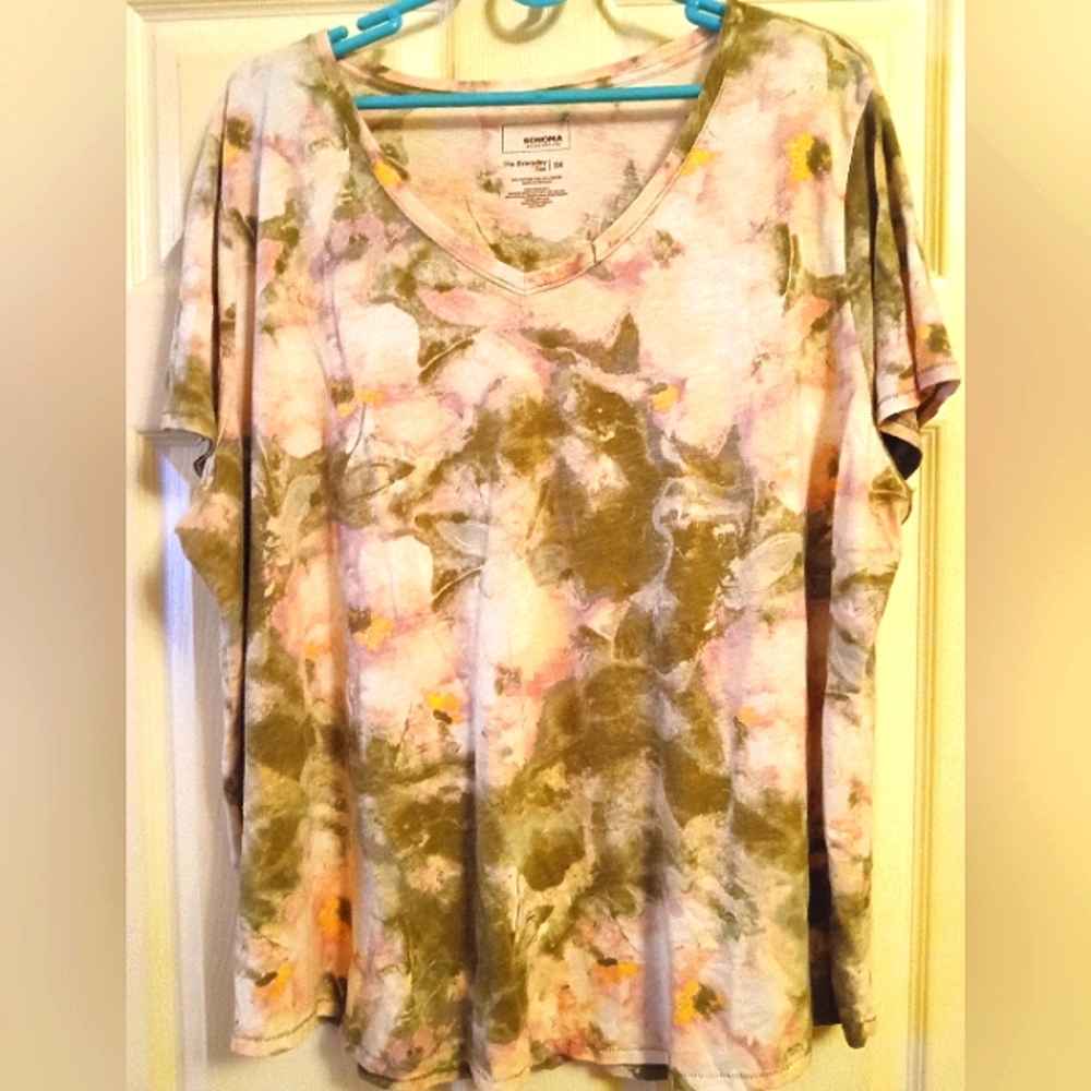 Women's plus size 3x everyday tee. Pink and gray flowers